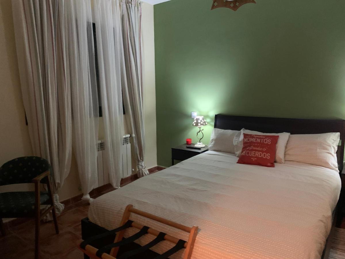 Chalet Pradonavas Navas de San Antonio Екстер'єр фото