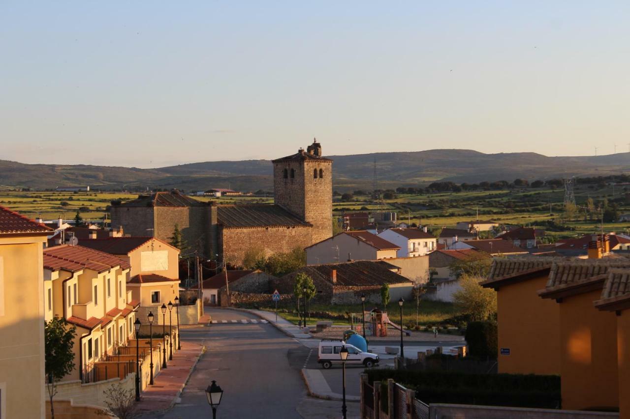 Chalet Pradonavas Navas de San Antonio Екстер'єр фото